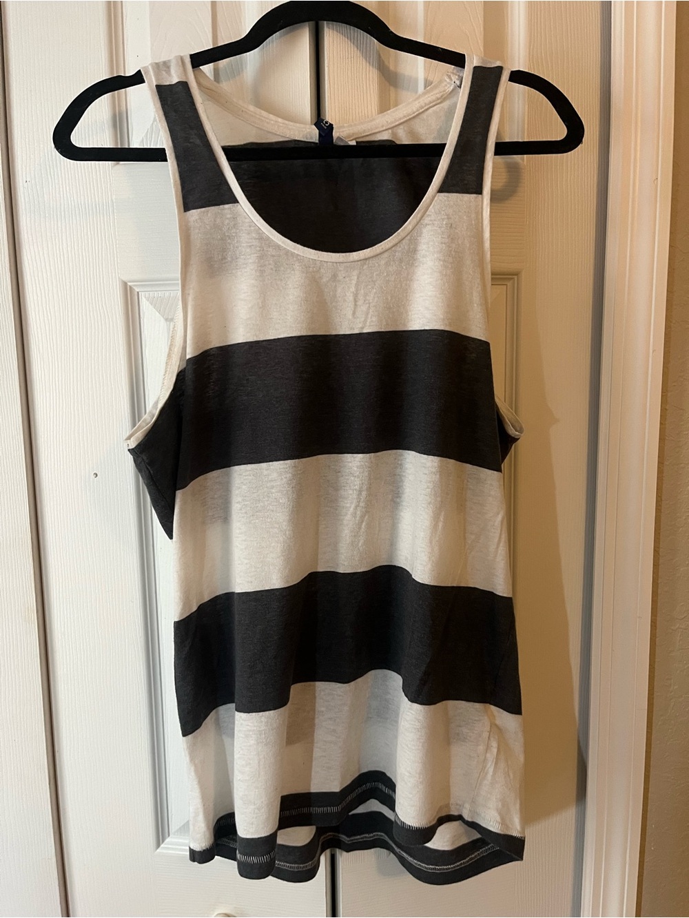 H&M Divided Mens Sz Medium Gray & white Striped Sleeveless Muscle.